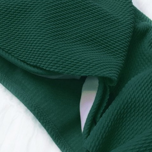 Scalloped off the should bikini set - deep green - Picture 3 of 3